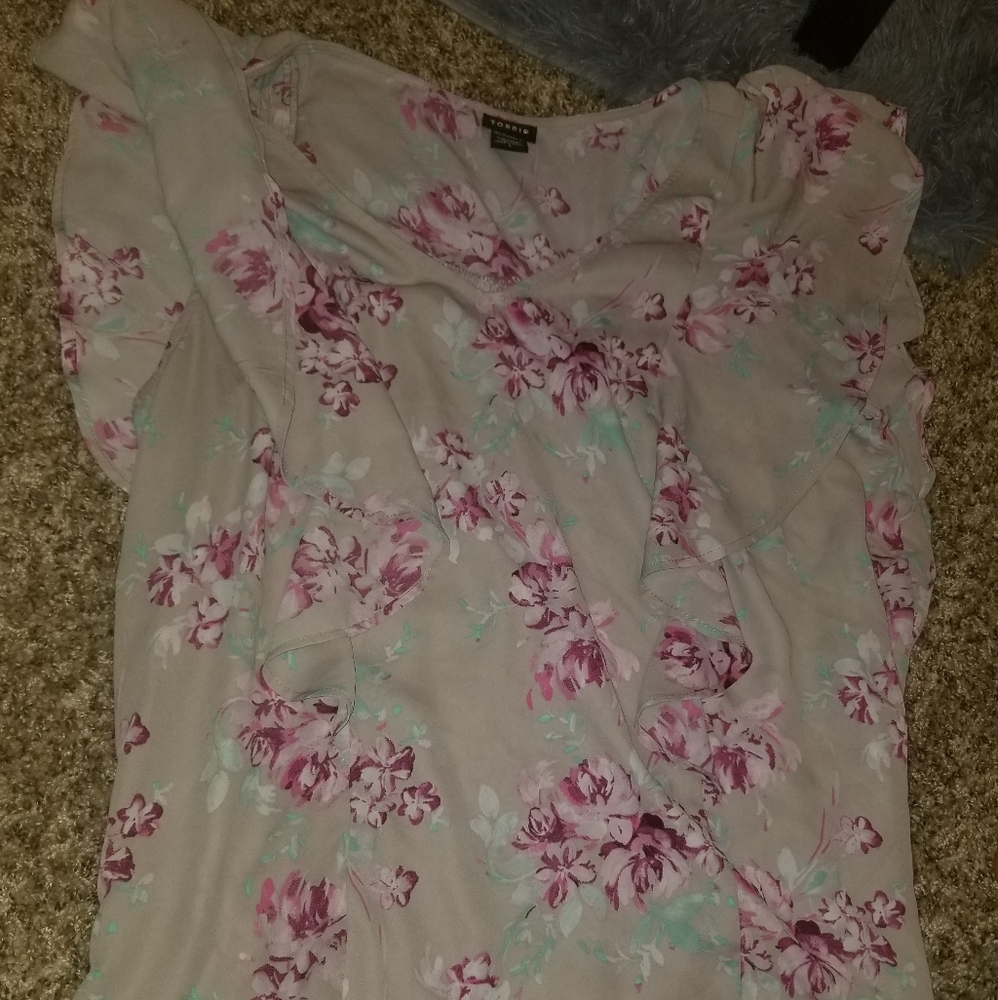 Torrid Size 1 V-Neck flutter sleeve blouse
